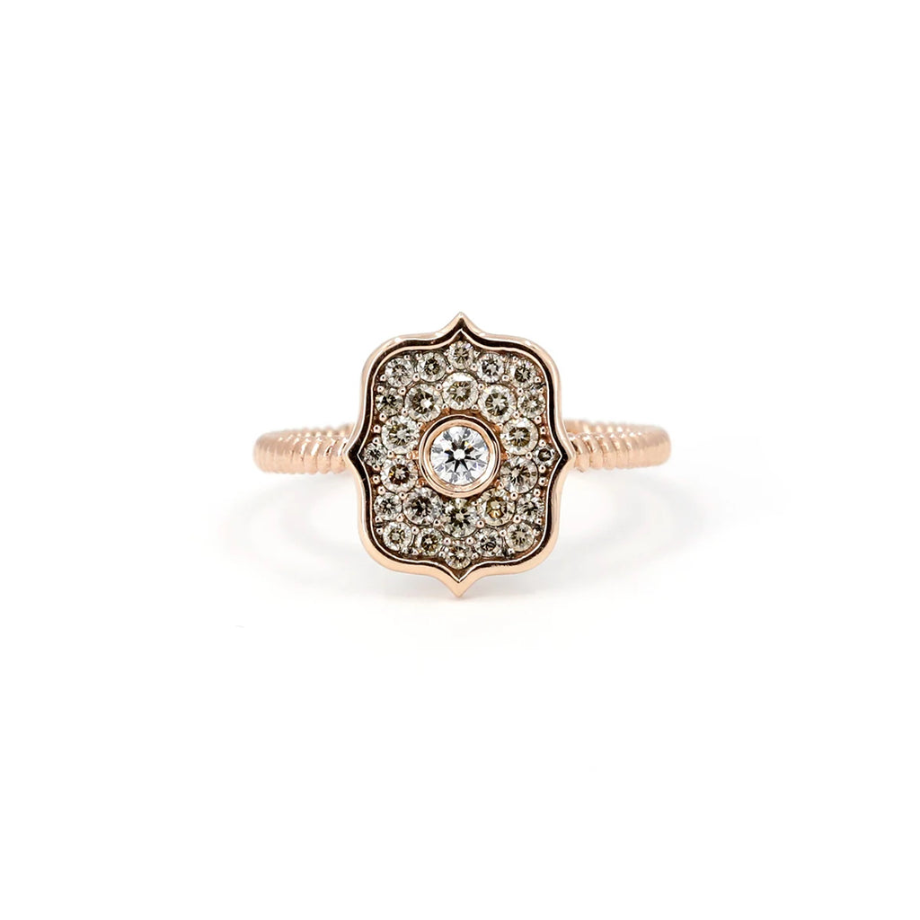 This stunning one-of-a-kind ring is custom made by independent jewelry designer Oleg Leybman with diamonds and a stunning champagne-colored gem halo. Mounted on pink gold, this alternative engagement ring is exclusive to the best jewelry store in Montreal Ruby Mardi, specialist in bridal jewelry and engagement rings.