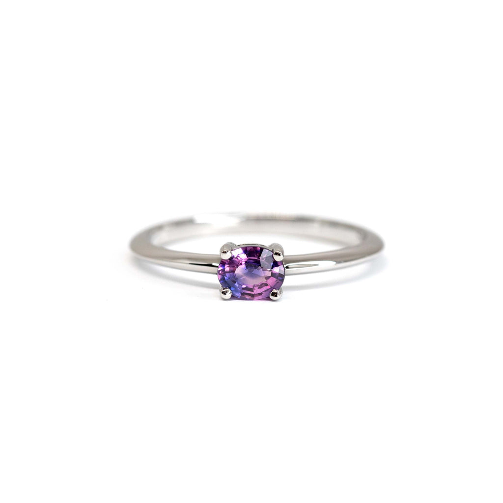 A simple white gold solitaire engagement ring featuring a unique and magical gemstone : an oval sapphire showing two colour zones. Find more bridal jewelry and wedding bands at Ruby Mardi, a fine jewelry store in Montreal, close by Bijouterie Italienne. 
