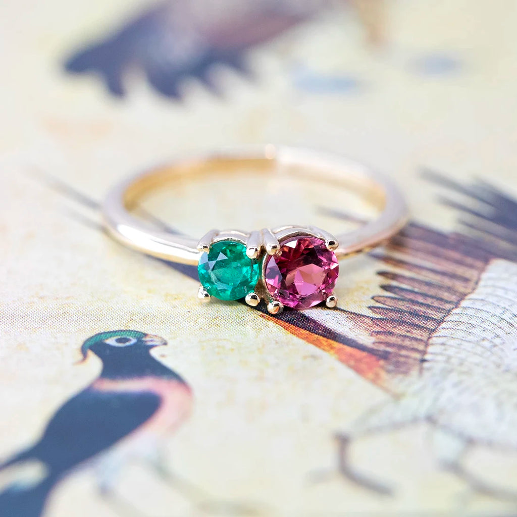This you and me ring is composed of an emerald gem and a rubelite tourmaline, and mounted on yellow gold. Made by independent jewelry designer Lico, this minimalist and alternative bridal ring is available for sale at the Ruby Mardi jewelry store located in Montreal.