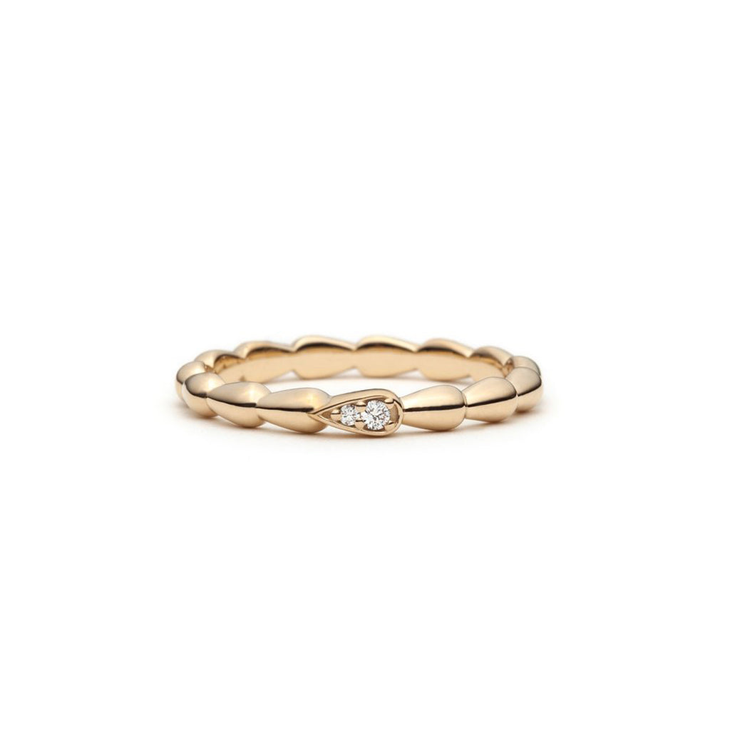 Wedding band in yellow gold with small diamonds handmade in Montreal and available at jewelry store Ruby Mardi. 