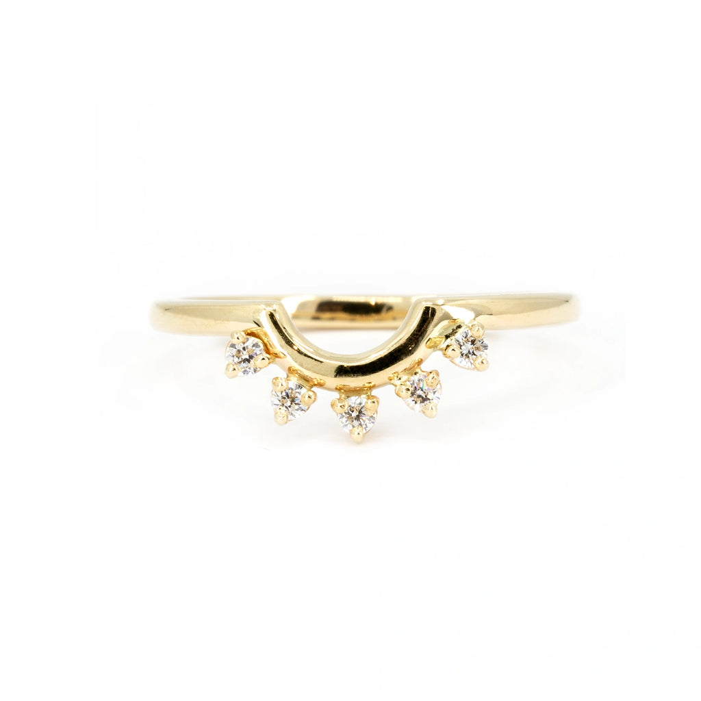 A stackable wedding band in recycled gold (yellow, 14k) with 5 natural diamonds on top of an arch. This gold band is a creation from American brand In the Light of Day Jewelry. You can find it at Canadian jewelry Store Ruby Mardi, which sells independent jewelry brands and one-of-a-kind jewelry pieces.