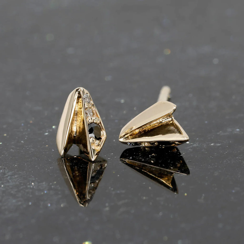 These splendid little yellow gold studs with black diamonds are made in Canada by Bena Jewelry independent jewelry designer in collaboration with Ruby Mardi, fine jeweler in Montreal.