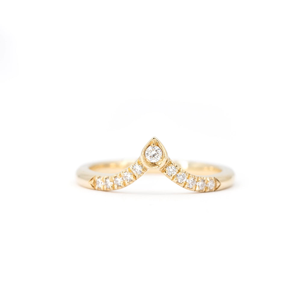 Ruby Mardi fine jewelry – 14k yellow gold diamond wave wedding band by Toronto designer Yuliya Chorna, featuring a pear-shaped diamond accent and pavé diamonds. Modern crown band style that pairs with engagement rings or can be worn alone as a delicate everyday ring.