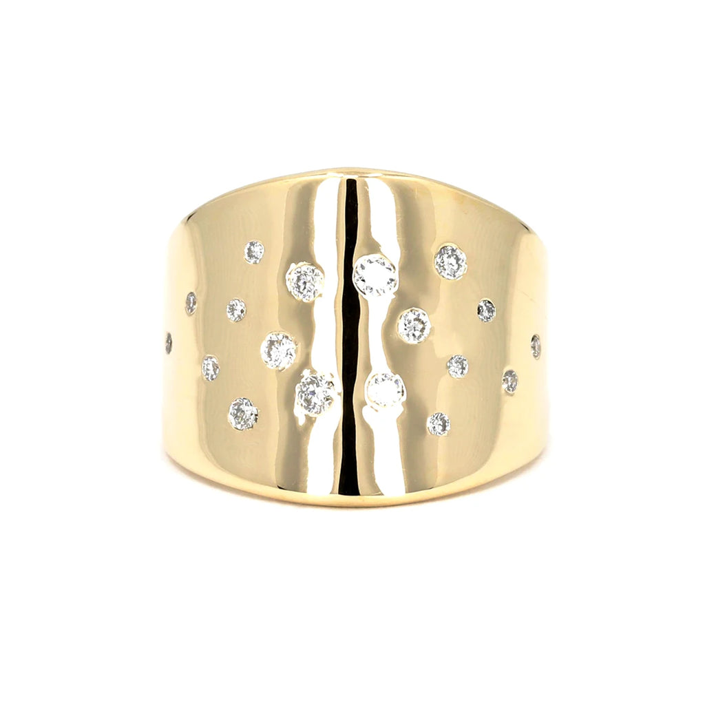 This front view of the Lump ring with an edgy style in gold and diamond made in Canada by independent jewelry designer Bena Jewelry in collaboration with Ruby Mardi jeweler from Montreal.