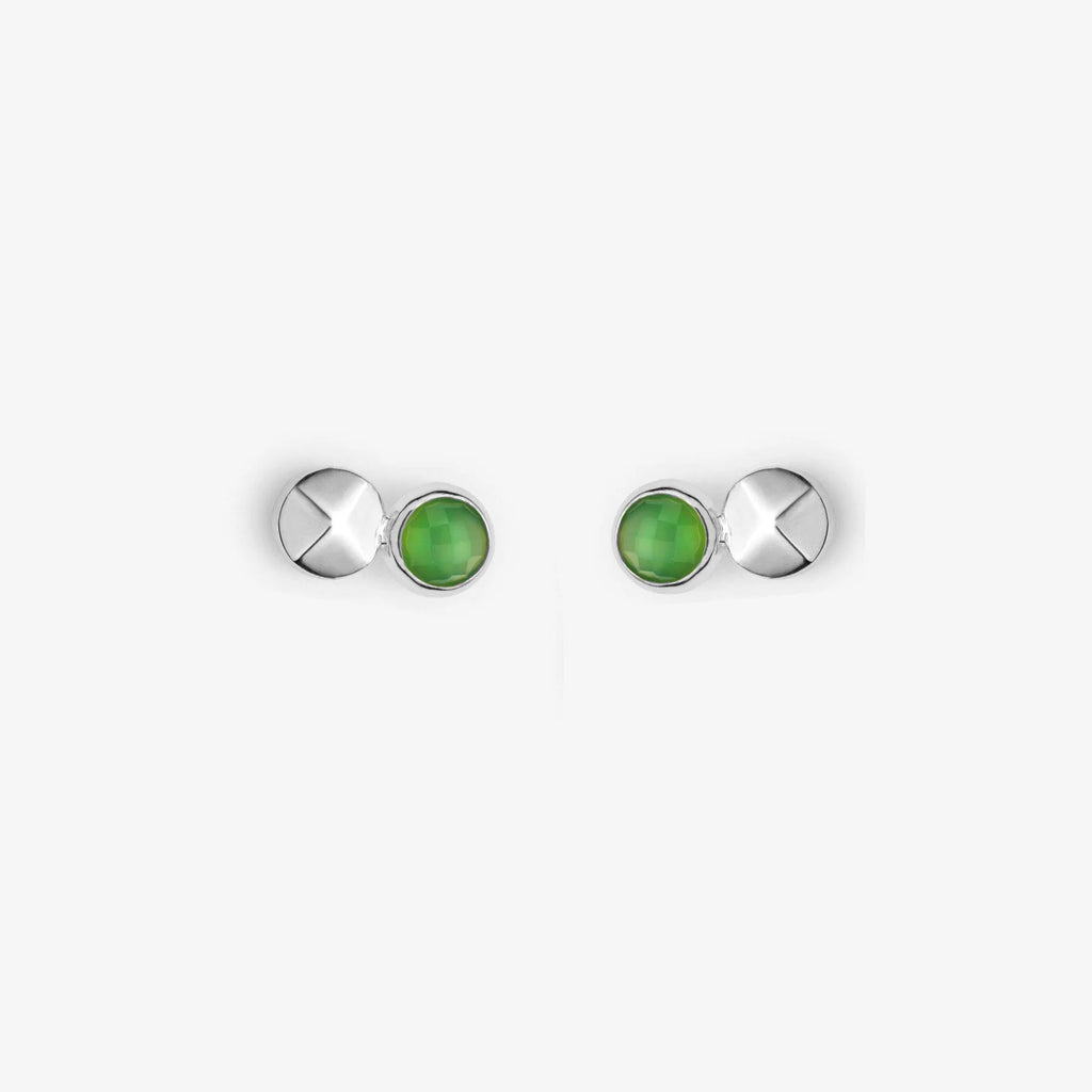 These silver earrings are made with Green Chrysoprase made by Quebec jewelry designer Veronique Roy. These studs are ethically handmade in Montreal. These unisex and timeless jewels are available for sale at the Ruby Mardi jewelry store.