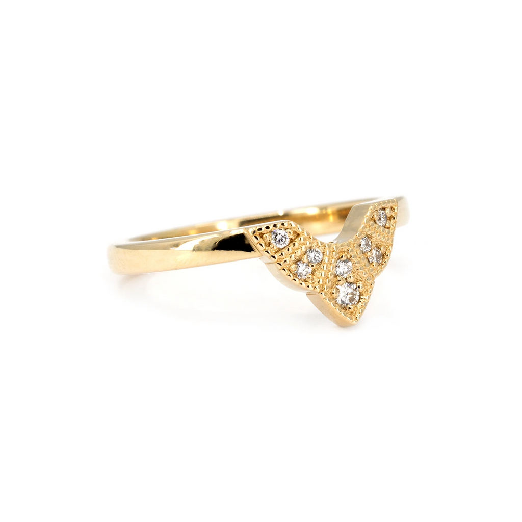 Side view of a V-shaped yellow gold ring with natural diamonds and milgrain detail, designed by Deborah Lavery in Toronto for Ruby Mardi.