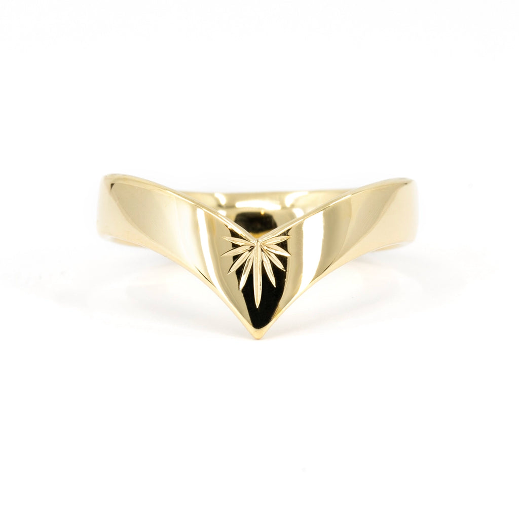 This women's ring made in yellow with a handmade engraving by jewelry designer Nadia Wercola in Canada. This fine piece of jewelry is available for sale at the Ruby Mardi jewelry store in Montreal.