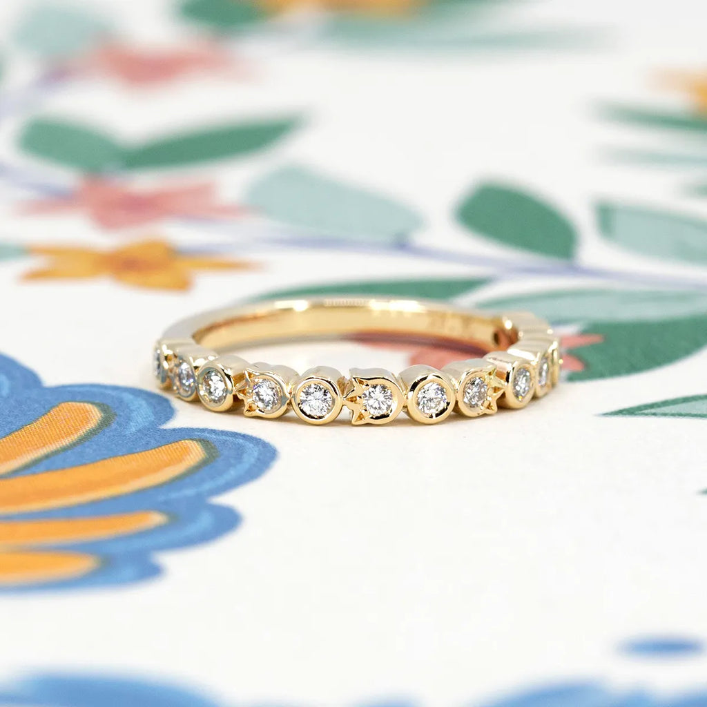 Ruby Mardi Jewelry is proud to present the bridal jewelry collection from independent Canadian-made Bramston Goldsmithing jewelry. Made in yellow gold with splendid diamond in half eternity and bezel setting. This one-of-a-kind bridal jewelry is a custom creation.