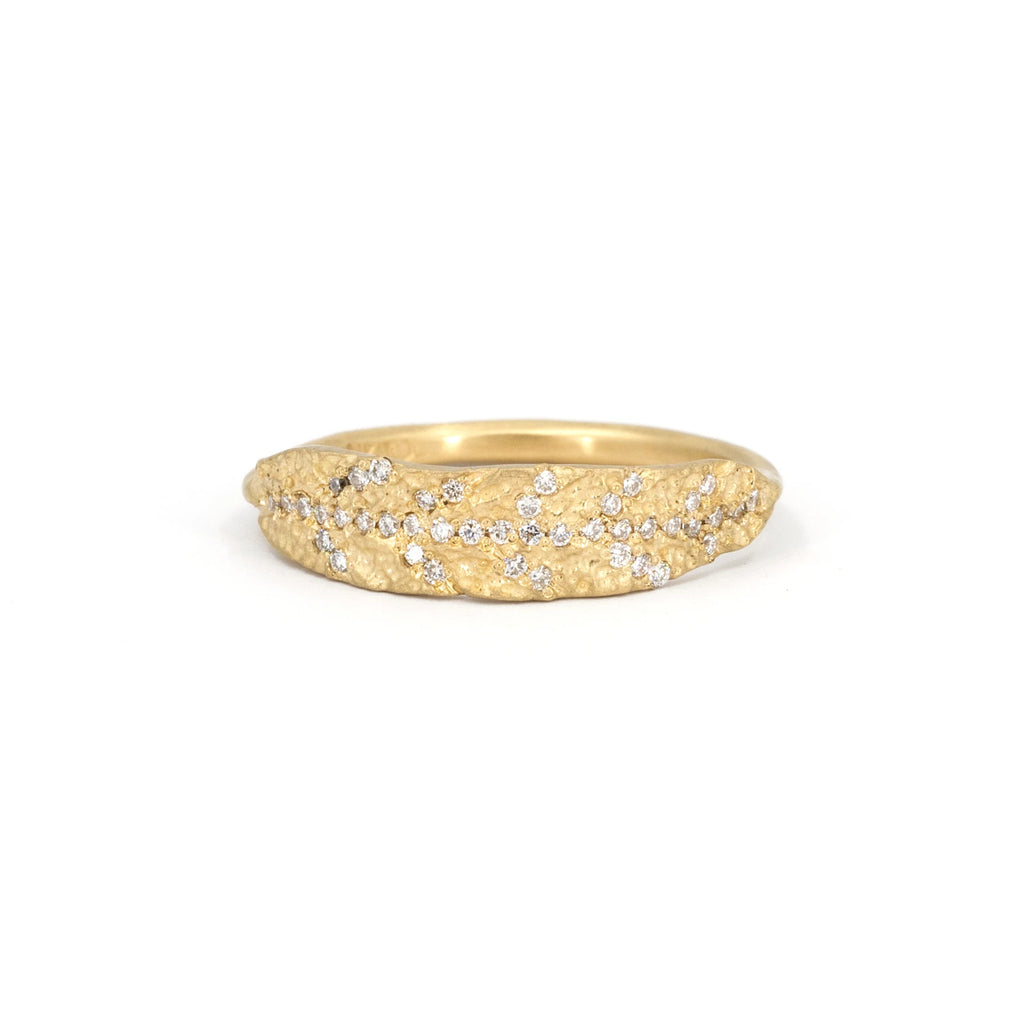 Splendid yellow gold and diamond ring with an organic style. Fluid Jewelry independent jewelry designer crafted this fine piece of jewelry.