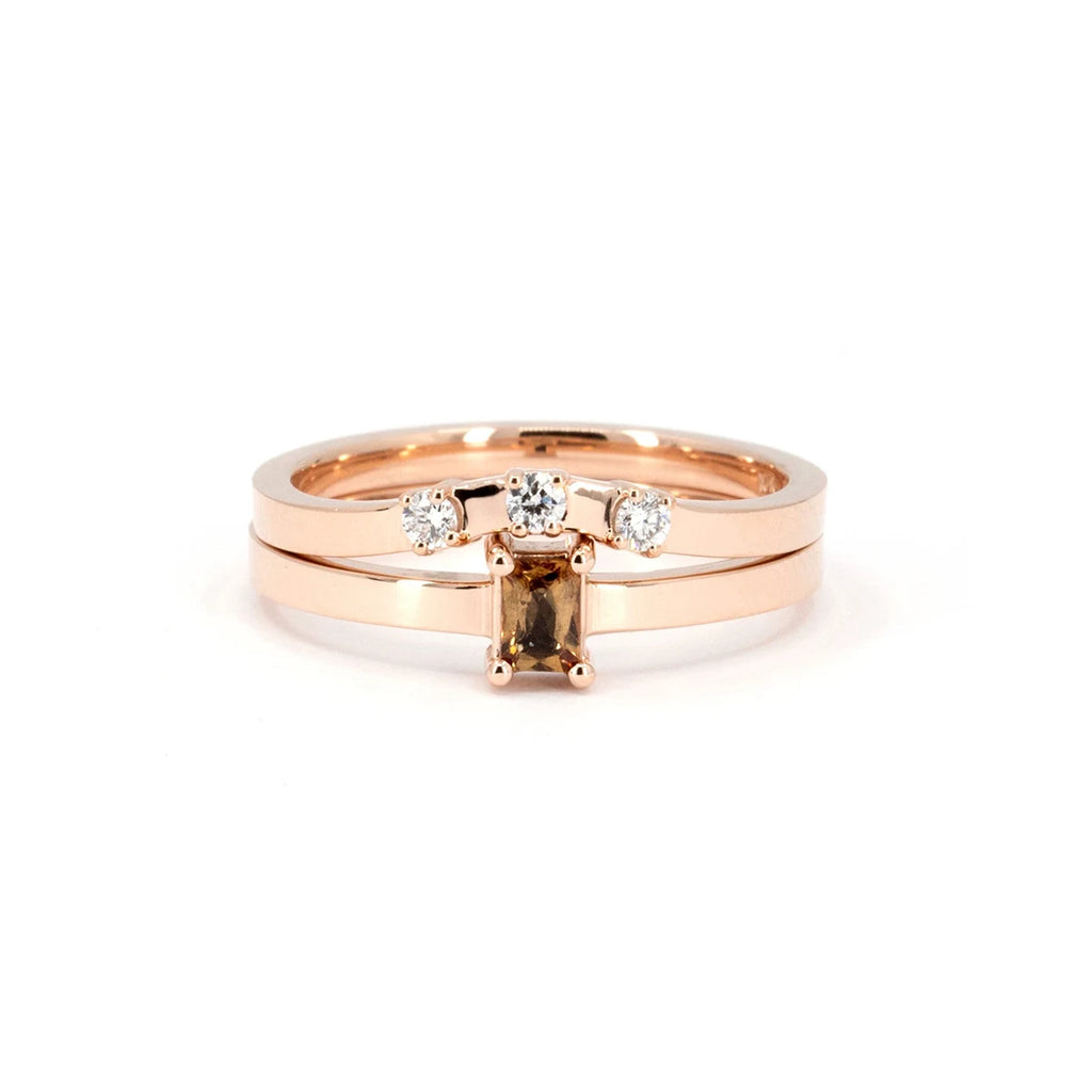 Rose gold ring set featuring a golden-brown sapphire baguette paired with a diamond crown band. A modern and elegant design by Ruby Mardi.