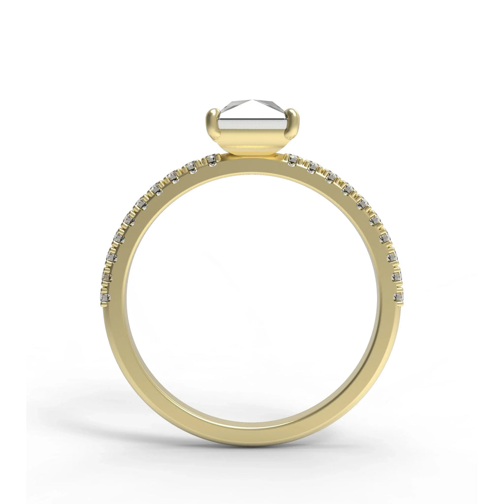 Yellow gold ring with diamond semi-eternity seen in 3D, in profile. The solitaire cushion diamond is visible. 