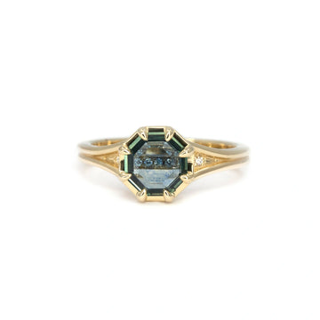 Portrait-cut Montana sapphire ring with diamond accents in split shank 14k yellow gold band, designed by Emily Gill and photographed on white background for Ruby Mardi, Montreal.