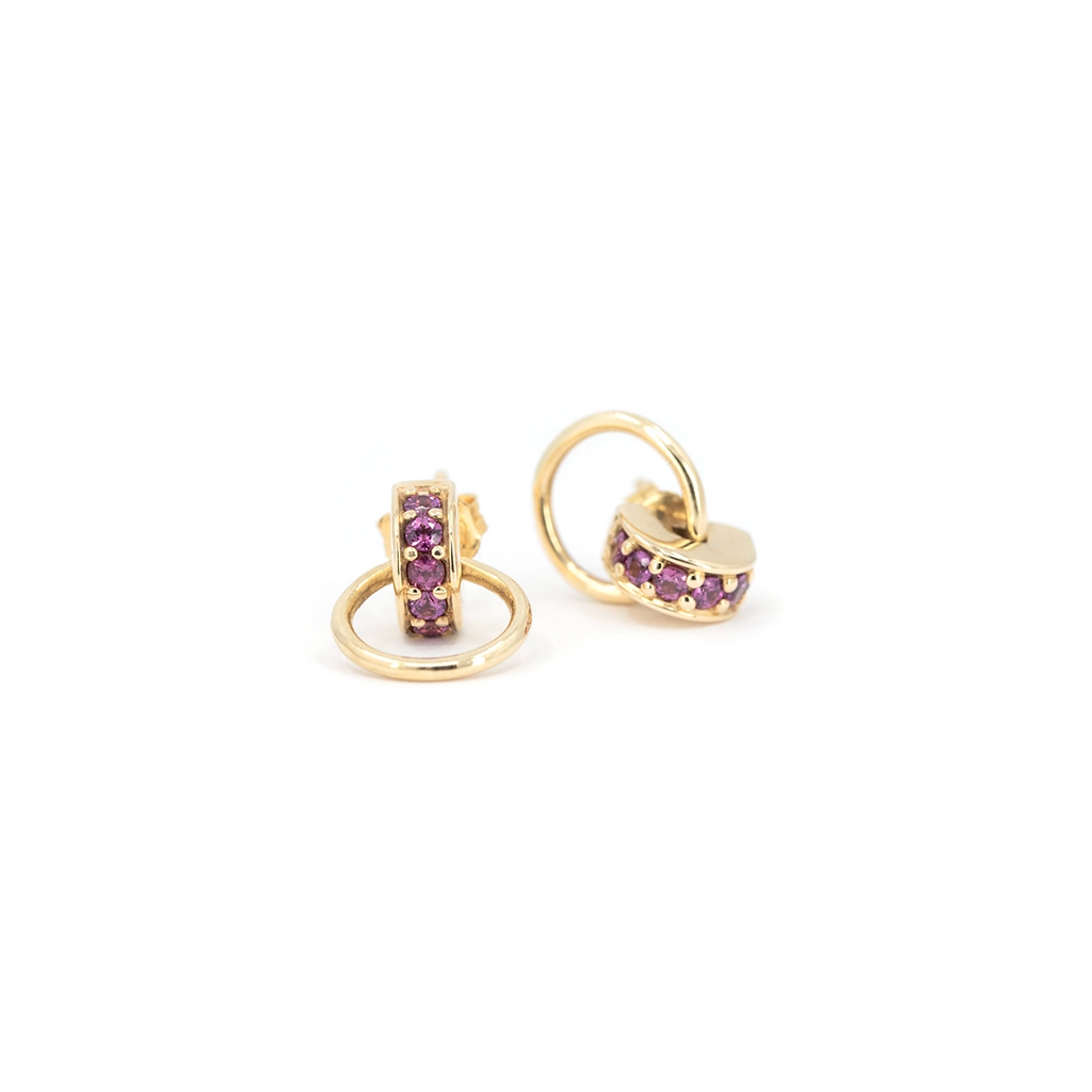 Purple garnet door knocker stud earrings in 14k yellow gold, modern design by Meg Lizabet, fine jewelry Montreal, Ruby Mardi
