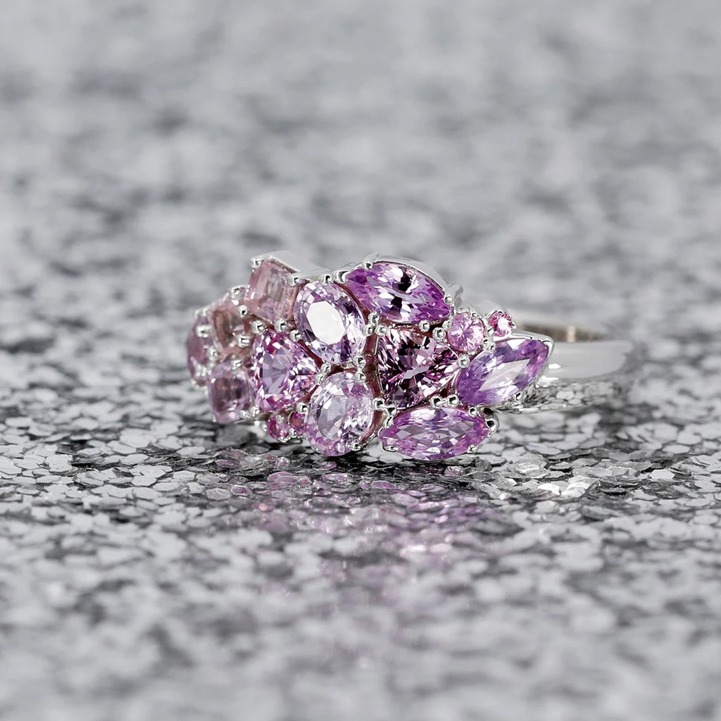 The Berry Mouse ring is made with natural pink sapphires in various shapes such as marquise, princess and trillion. Custom-made at the Ruby Mardi jewelry store in Montreal, this fine piece of jewelry is an original creation handmade by independent jewelry artisans.