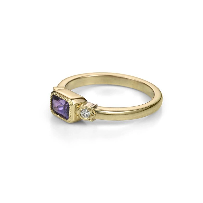 Natural purple sapphire ring, yellow gold setting with two magnificent side diamonds. This exceptional work from Canada-based Bramston Goldsmithing embodies elegance and sophistication. High quality craftsmanship and attention to detail make this ring unique. Designed in collaboration with the prestigious Ruby Mardi jewelry store in Montreal, specializing in alternative engagement rings from independent Canadian designers.