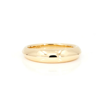 This splendid wedding band is made in yellow gold at our Montreal studio, available in several sizes this wedding ring for men is classic a small dome to give it a modern touch. This fine piece of jewelry is available for sale at the Ruby Mardi jewelry store specializing in unique creations by Canadian artisan jewelers.