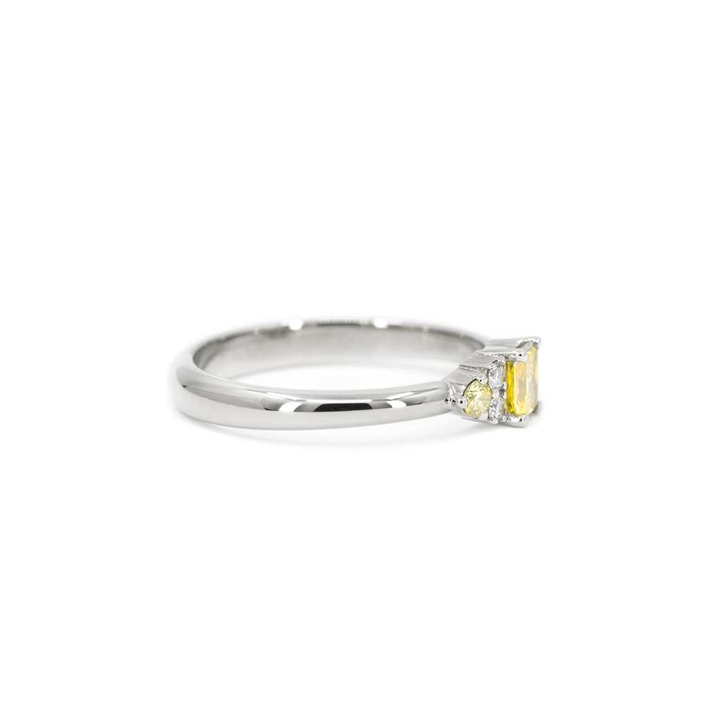 Side profile view of radiant yellow lab-grown diamond ring with canary yellow and white diamond accents in 10k white gold – Ruby Mardi Montreal.