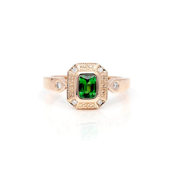 Splendid gold ring with a natural green gem, splendid grant tsavorite and small diamonds by independent Canadian jewelry designer Deborah Lavery. This fine piece of jewelry is available for sale at the Ruby Mardi jewelry store in Montreal, which specializes in original and exceptional jewelry.