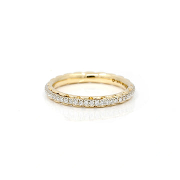 Yellow gold diamond eternity band with a delicate scalloped petal-shaped inner edge. Set with a continuous row of brilliant round diamonds across the top. This refined wedding band is handcrafted by an independent jeweler and available at Ruby Mardi in Montreal.