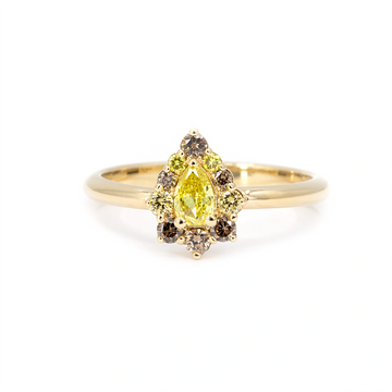 Pear-shaped yellow diamond ring with brown and yellow diamond halo set in yellow gold. Unique engagement ring available at Ruby Mardi, Montreal jewelry store.