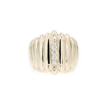 This gold and diamond Pigalle ring is made by Bena Jewerly, an independent Canadian designer in partnership with the most avant-garde jewelry store in Canada and Quebec, Ruby Mardi. This unisex ring is an exclusive creation and is made in Montreal.