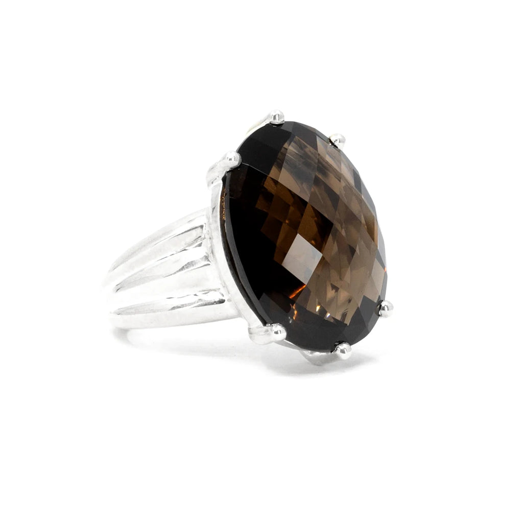 Ruby Mardi, a Montreal jewelry store, offers for sale this independent jewelry designer ring made by Bena Jewelry in Canada. Made with an oval-shaped smoky quartz and large dimensions, this natural colored gem is mounted on silver for a unique style.