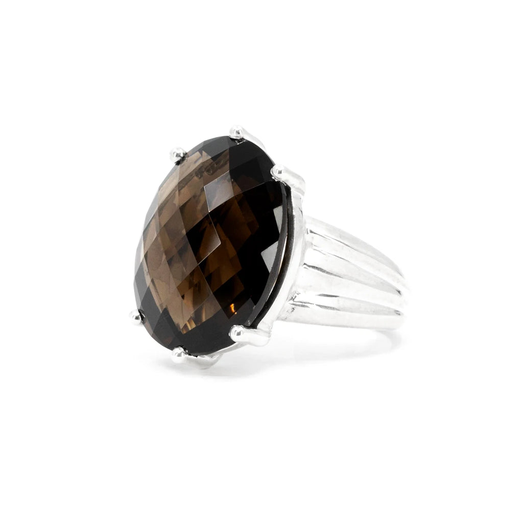 This statement ring is mounted with an oval-shaped smoky quartz and mounted on silver, made in Montreal by jewelry designer Edgy Bena Jewelry. With a cocktail style, this massive ring is a one-of-a-kind creation available for sale in Montreal in collaboration with the fine jewelry store Ruby Mardi.