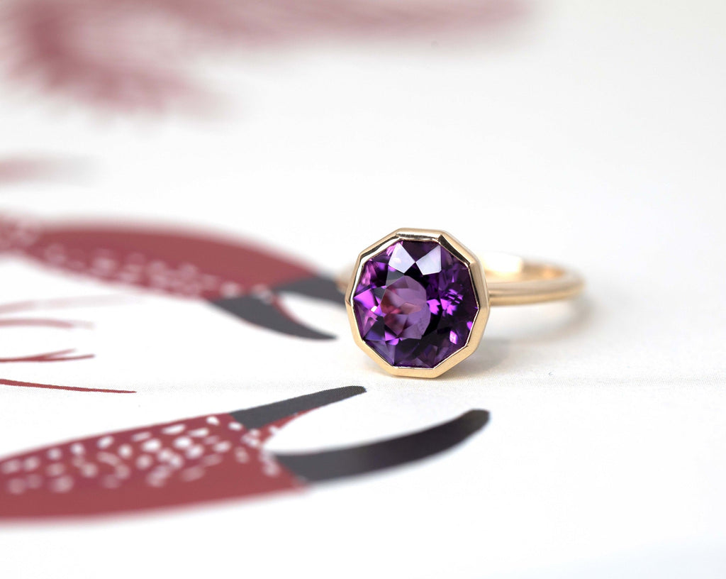Side view of the Bijiou ring with amethyst by Canadian designer Bena Jewelry. This statement jewel made with a deep purple natural gemstone is available at the most beautiful jeweler in Montreal Ruby Mardi specializing in unique creations made by independent Canadian jewelers.