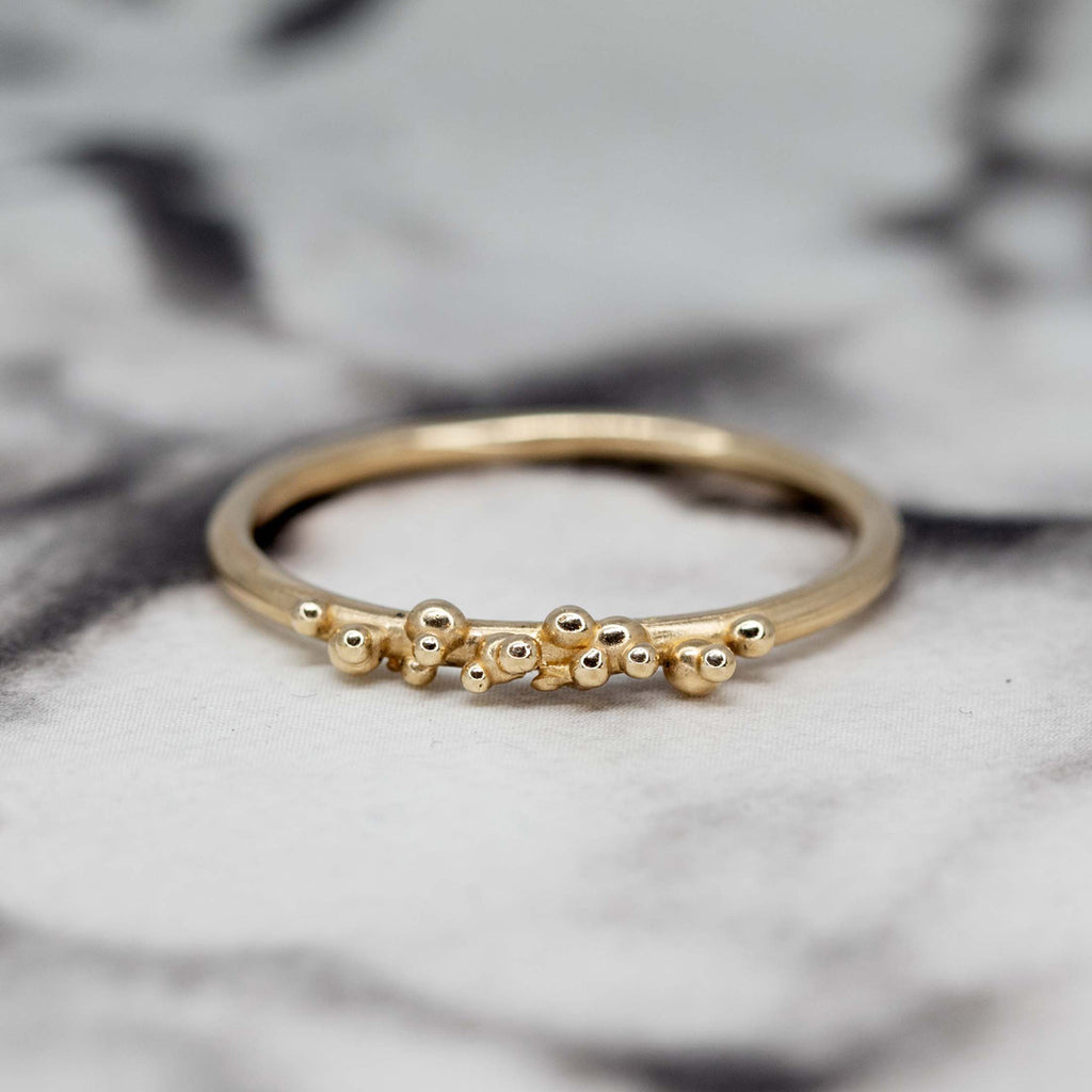 Areia ring in its heavy version by Meg Lizabet Jewellery. An handmade organic ring with gold granules. Find it at Ruby Mardi in Montreal.ç