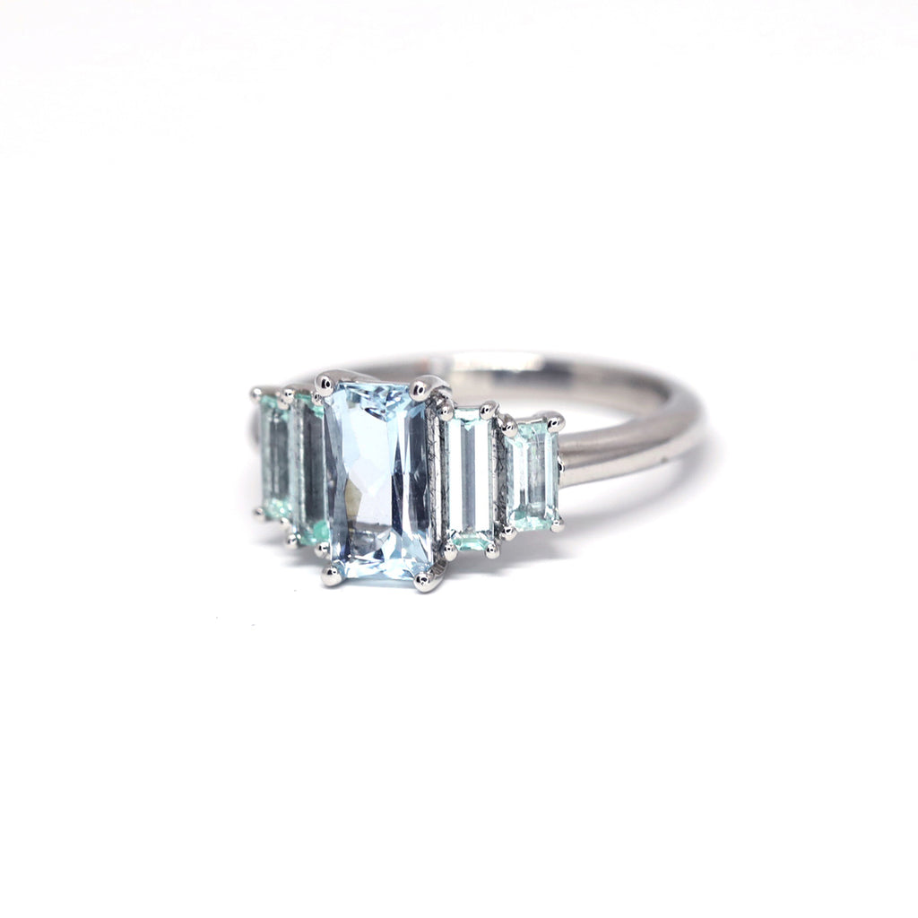 Side view of a platinum art deco ring by Canadien designer Lico Jewelry. Find her creations at Ruby Mardi, a fine jewellery gallery located in Montreal's Little Italy, a few steps from Bijouterie Italienne. We specialize in custom jewelry designs and engagement rings.