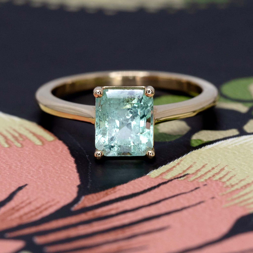 Solitaire 14k yellow gold engagement ring featuring a big ethical emerald mint from MUZO mine in Brazil. A design from Lico Jewelry available in Montreal at Ruby Mardi.