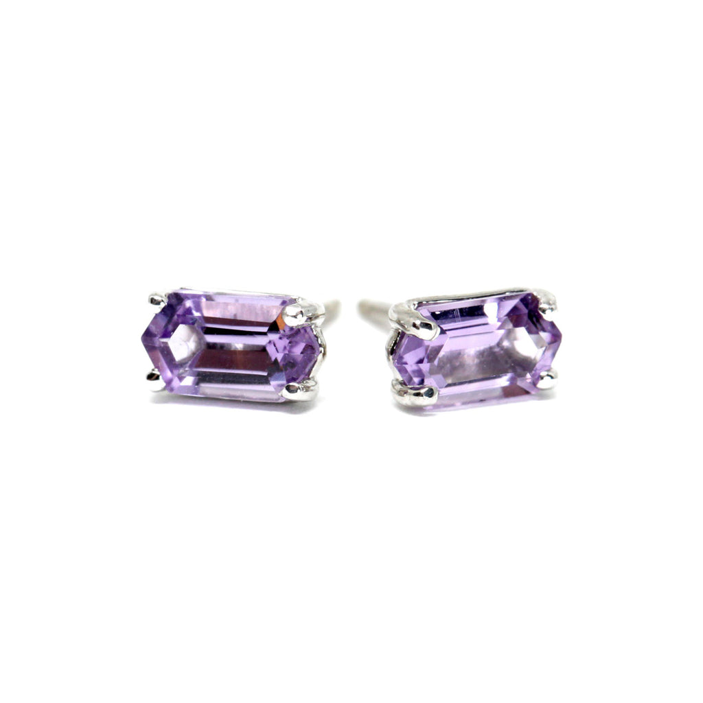 Ruby Mardi offers lovely simple gemstone stud earrings that shine and add a pop of colour to your ear.   Here, beautiful baguette cut amethyst set in silver.  We carefully select the gemstones so they are all of the highest quality. We prioritize traceable and natural gems. Ruby Mardi also offers custom jewelry services in Montreal.
