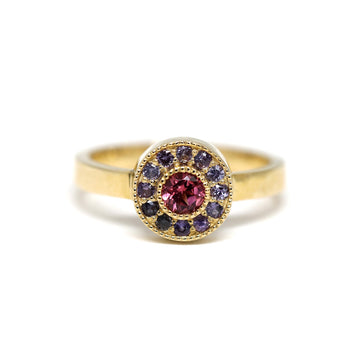 Handmade fine jewelry : gold ring with spinelle and sapphire, available at high end store Ruby Mardi, in Montreal's Little Italy.