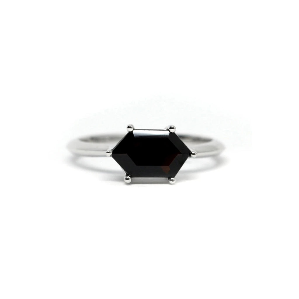 Product photography of a black spinel set in white gold ring by designer Bena Jewelry. Beautiful non conventional engagement ring or right hand ring. Find the most exquisite designer jewelry at Ruby Mardi, a fine jewelry store in Montreal that presents the work of the most talented Canadian jewelry designers. Custom jewelry services also offered.  Modifier le texte alternatif