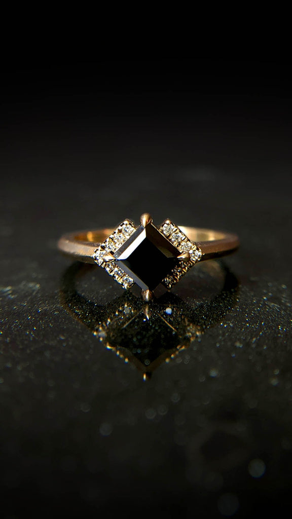 Front view of Liane Vaz ring with black spinel and diamond on a black background. This yellow gold ring is custom made in Canada ethically by the independent artisan and available exclusively at Boutique Ruby Mardi best bridal jeweler in Montreal.
