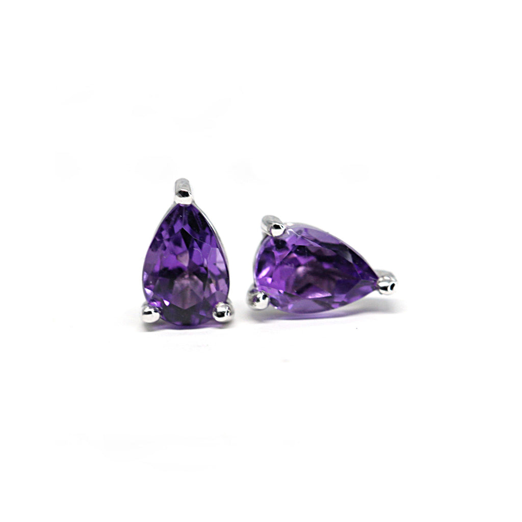 Ruby Mardi offers lovely simple gemstone stud earrings that shine and add a pop of colour to your ear.   Here, beautiful  pear cut amethyst set in silver.  We carefully select the gemstones so they are all of the highest quality. We prioritize traceable and natural gems. Ruby Mardi also offers custom jewelry services in Montreal.