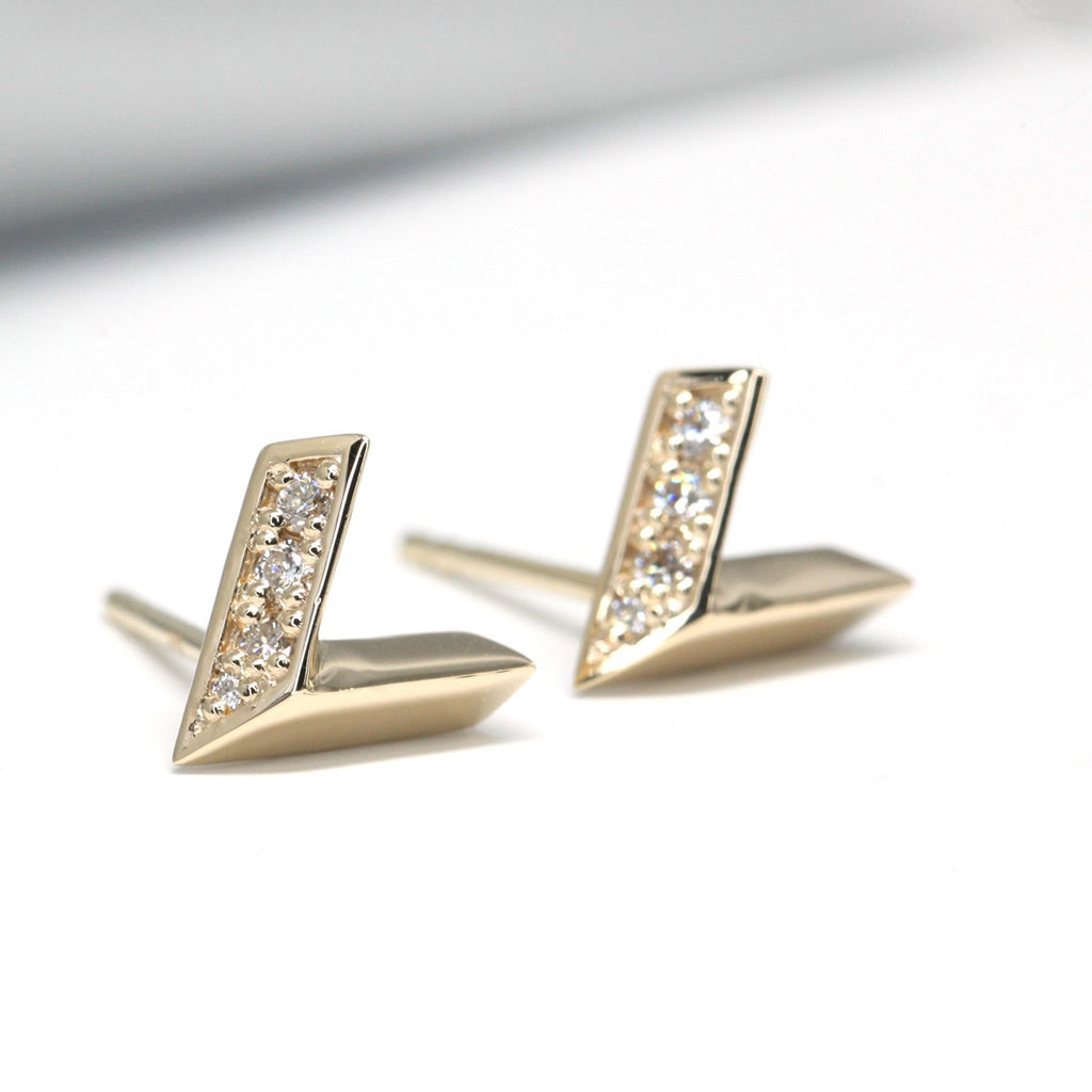 High end jewelry by Bena Jewelry. Simple yet studied arrow earrings in diamond and 14k yellow gold. Find them online or at our fine jewelry store in Montreal's Little Italy. Ruby Mardi also offers custom jewelry services in Montreal, engagement rings and heirloom jewelry.