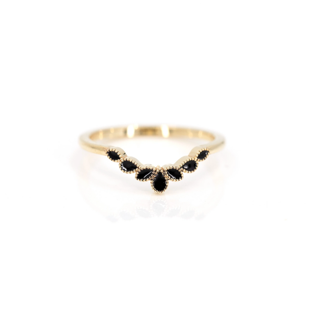 wedding band made by designer in yellow gold and black enamel made by emily gill for boutique ruby mardi montreal best bridal jewelry store on white background