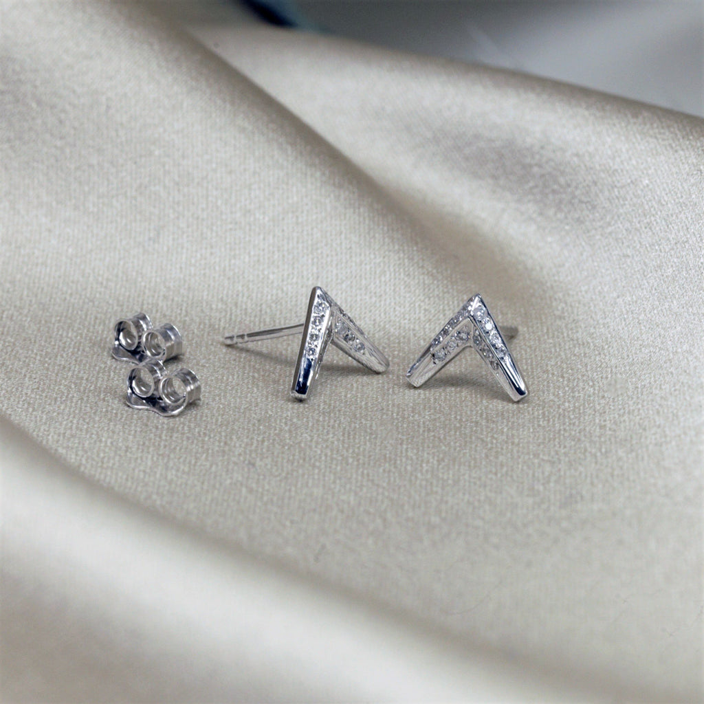 High end jewelry by Bena Jewelry. Simple yet studied arrow earrings in diamond and 14k white gold. Find them online or at our fine jewelry store in Montreal's Little Italy. Ruby Mardi also offers custom jewelry services in Montreal, engagement rings and heirloom jewelry.