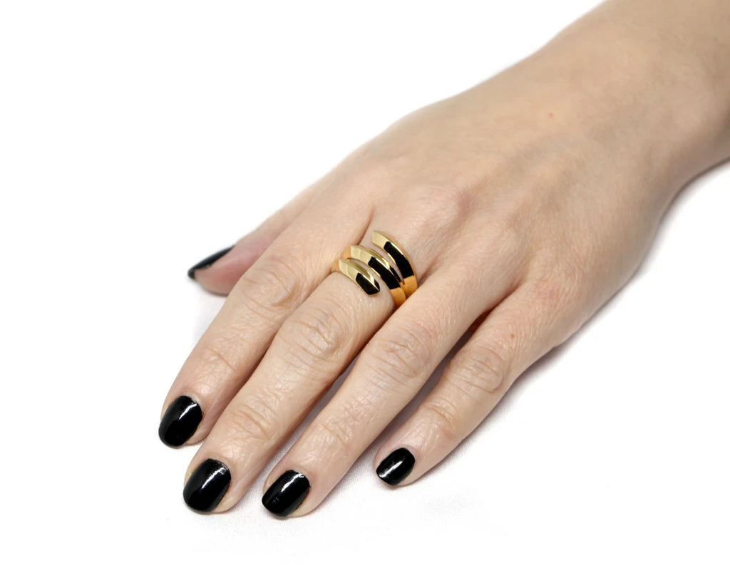 Statement ring EMBRACE, in gold vermeil. Find this modern and elegant piece of jewelry at our jewelry store in Montreal, or at our online store. A gender-neutral ring that fits both classic and edgy wardrobes that you can rock everyday.