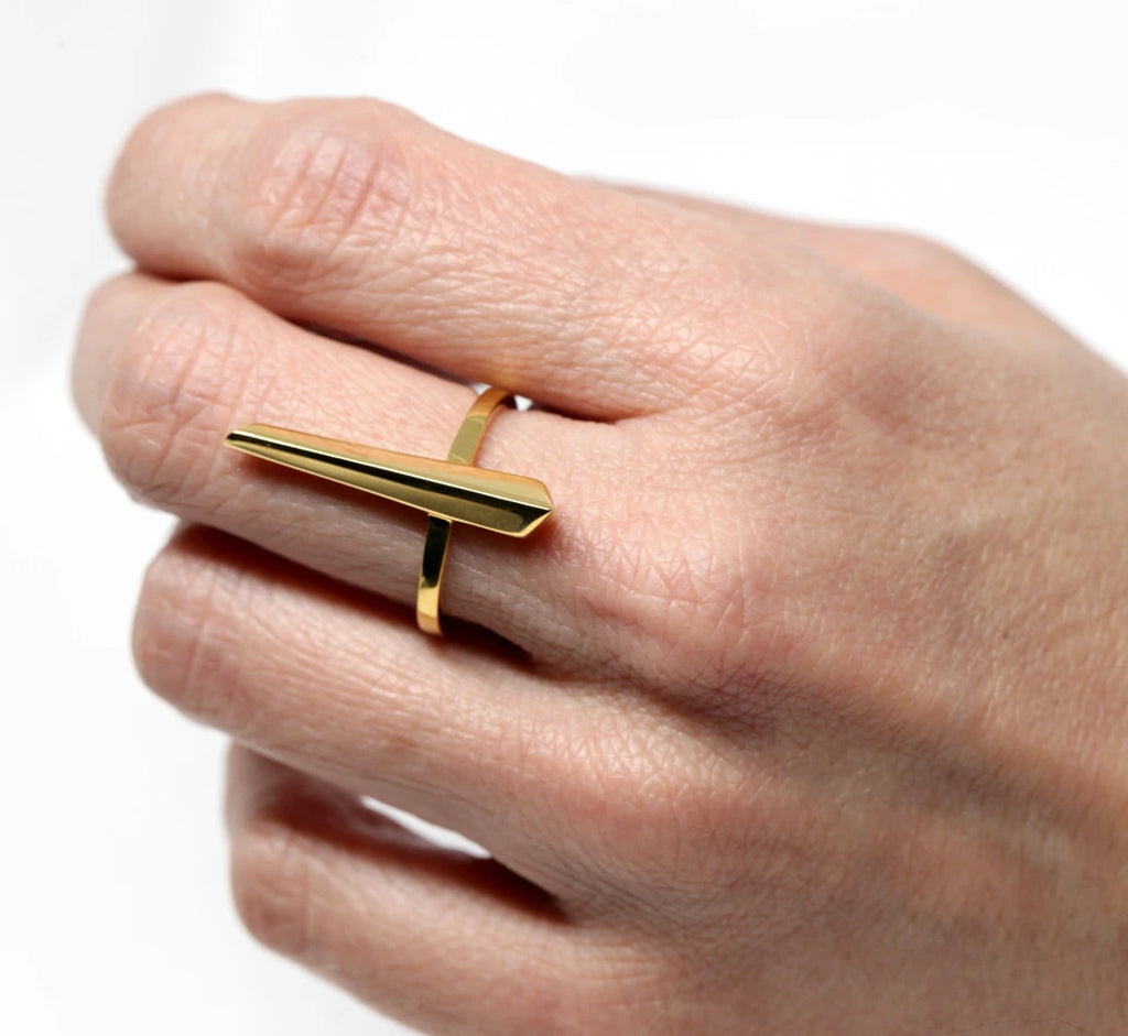 Peak ring in gold vermeil on a hand and photographed in close-up. Ready-to-wear fashion jewelry available online or at our concept store in Montreal's Little Italy, along with the work of other talented jewelry designers. 
