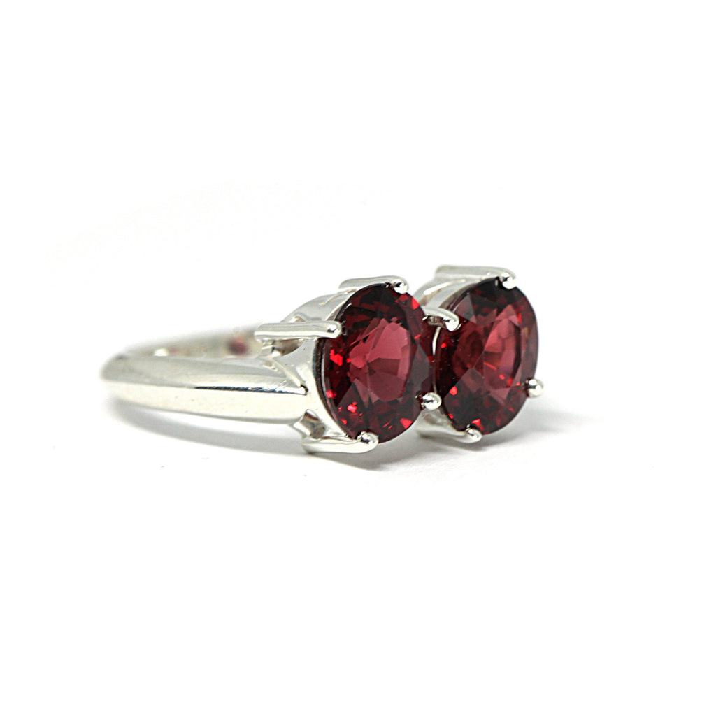 Product photography of a toi & moi pyrope garnet ring in sterling silver by designer Bena Jewelry. The perfect budget engagement ring. Find the most exquisite designer jewelry at Ruby Mardi, a fine jewelry store in Montreal that presents the work of the most talented Canadian jewelry designers. Custom jewelry services also offered.