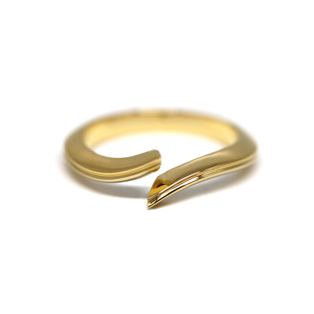 Delicate and modern gold vermeil ring handmade in Montreal and designed by Bena Jewelry, a Canadian jewellery brand. Also available in solid gold or sterling silver. Find it at jewelry store Ruby Mardi in Montreal.