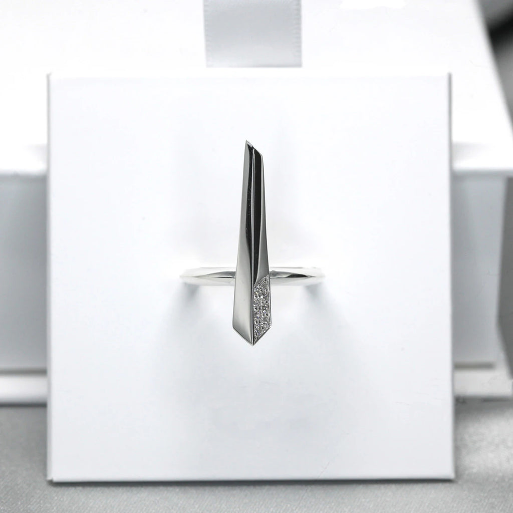 Statement ring PEAK, in sterling silver with diamonds. Find this modern and elegant piece of jewelry at our jewelry store in Montreal, or at our online store. A gender-neutral ring that fits both classic and edgy wardrobes that you can rock everyday.