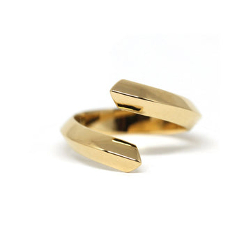 Gold vermeil loop ring by Montreal jewelry designer Bena Jewelry. Unisex statement jewelry available in gold, silver or vermeil. Bena Jewelry is available at Ruby Mardi, a fine jewelry gallery in Montreal's Little Italy that offers gold jewelry, engagement rings and custom jewelry creations in Montreal.