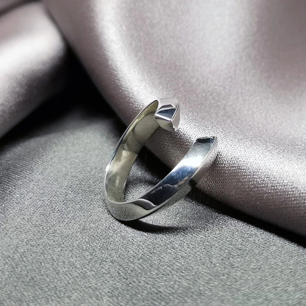 Fashion shot of sterling silver ring Loop by designer Bena Jewelry. Modern designer jewelry available at Ruby Mardi, the only fine jewelry gallery in Montreal. Custom jewelry services also offered.