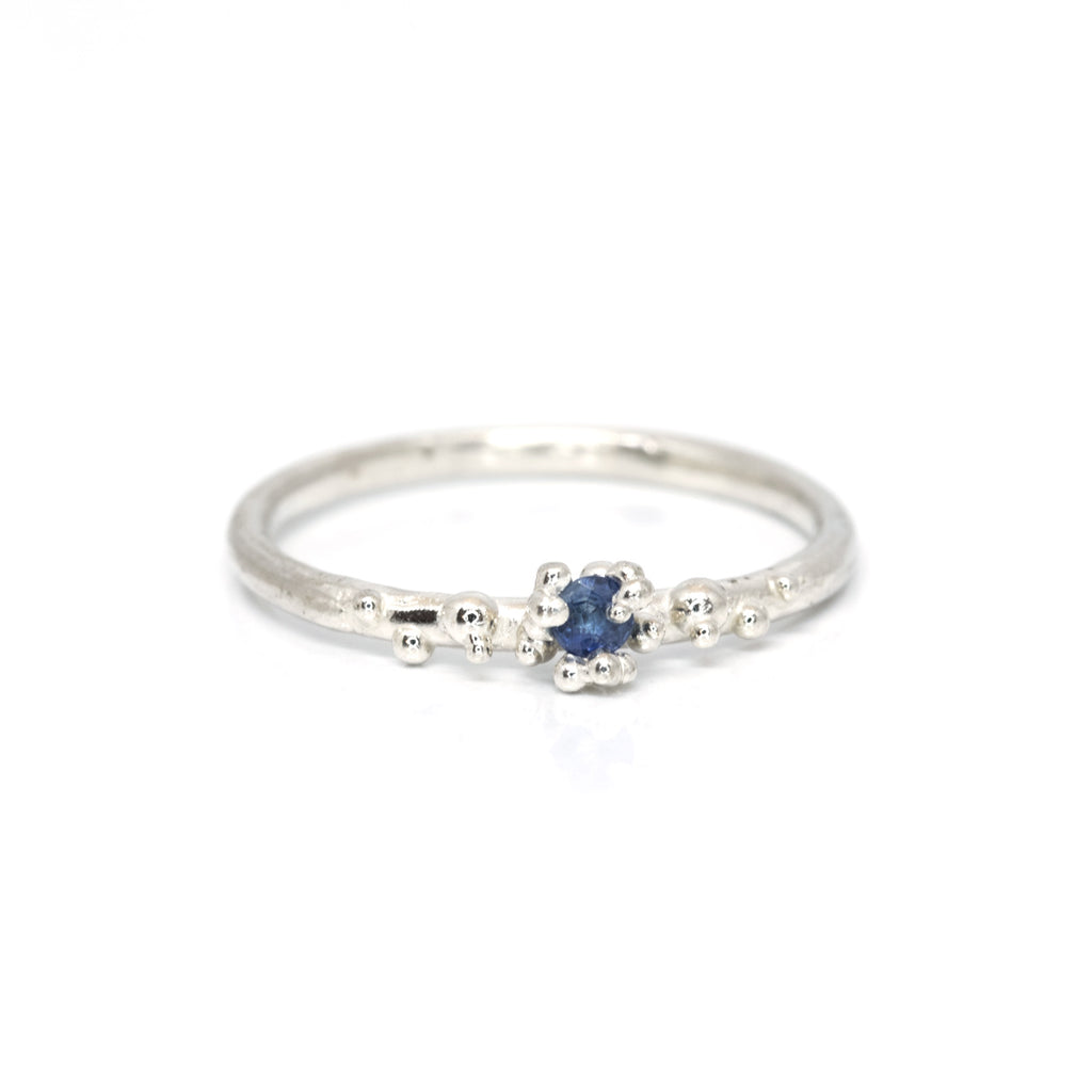 Areia ring in sterling silver with a beautiful bleu sapphire and silver granules. A handmade organic piece of jewelry, by Meg Lizabet and available in Montreal.