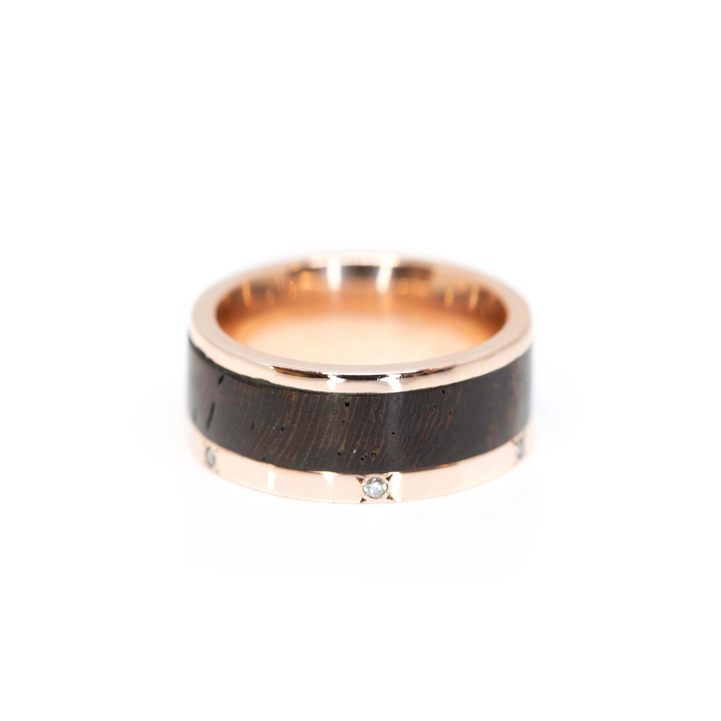 men ring with wood and rose gold diamond wedding band custom made in montreal by the best jewelry store boutique ruby mardi on a white background