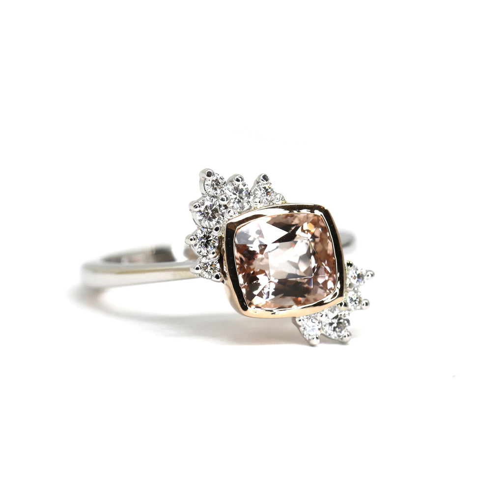 Engagement ring in white gold and rose gold with a cushion morganite and round brilliant diamonds. Find this one-of-a-kind alternative bridal ring at Ruby Mardi, the only fine jewelry gallery in Montreal. We show the creations of the best Canadian jewelry designers. Come see our engagement rings, wedding bands and gemstone jewels. We also offer custom jewelry services in Montreal.