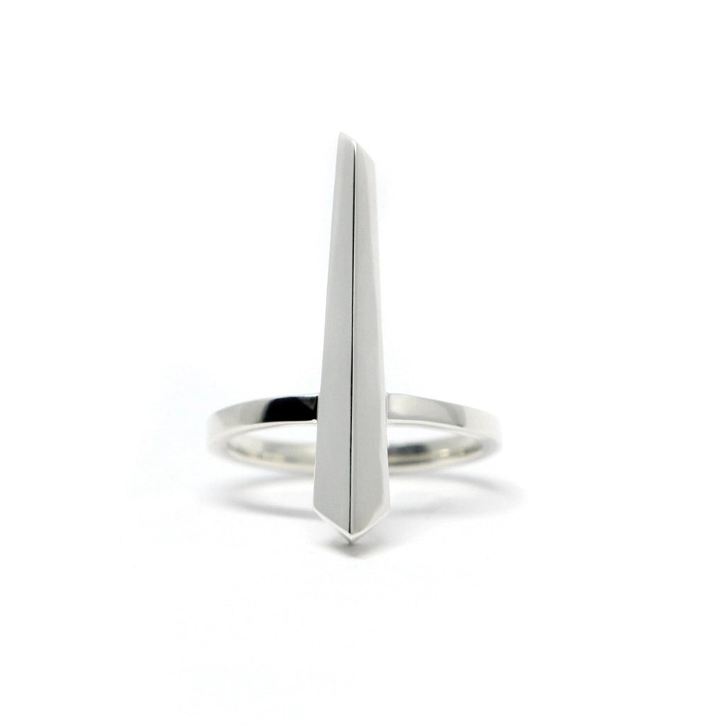 Product photography of Peak ring in sterling silver by Bena Jewelry. Find the most exquisite designer jewelry at Ruby Mardi, a fine jewelry store in Montreal that presents the work of the most talented Canadian jewelry designers. Custom jewelry services also offered.